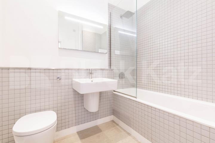 Stunning and spacious 3 bed warehouse conversion in the popular Clerkenwell area Great Sutton Street , Clerkenwell / Farringdon